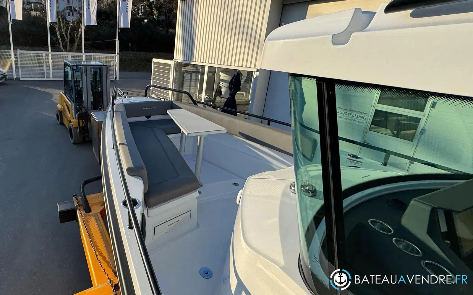 slider 30 Axopar 28 Open