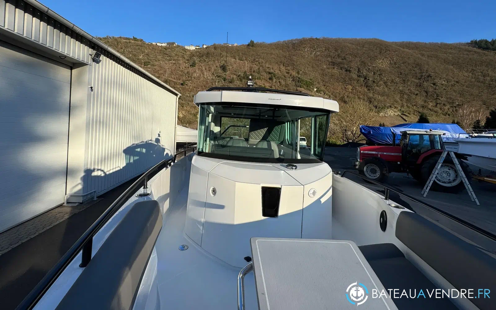 slider 32 Axopar 28 Open