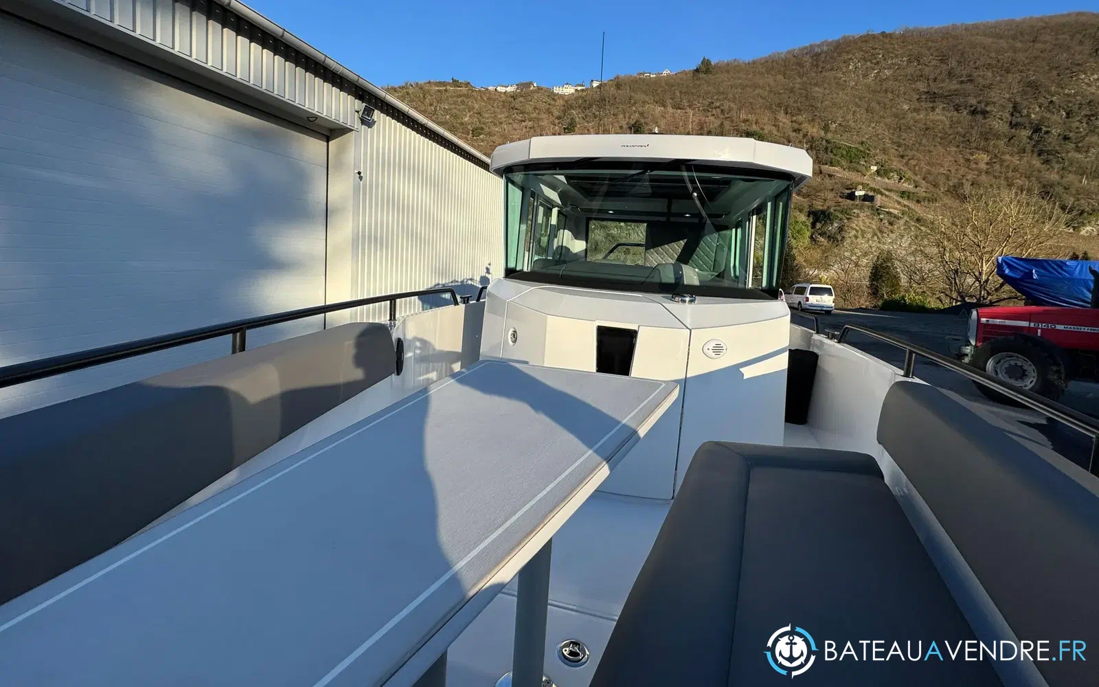 slider 33 Axopar 28 Open