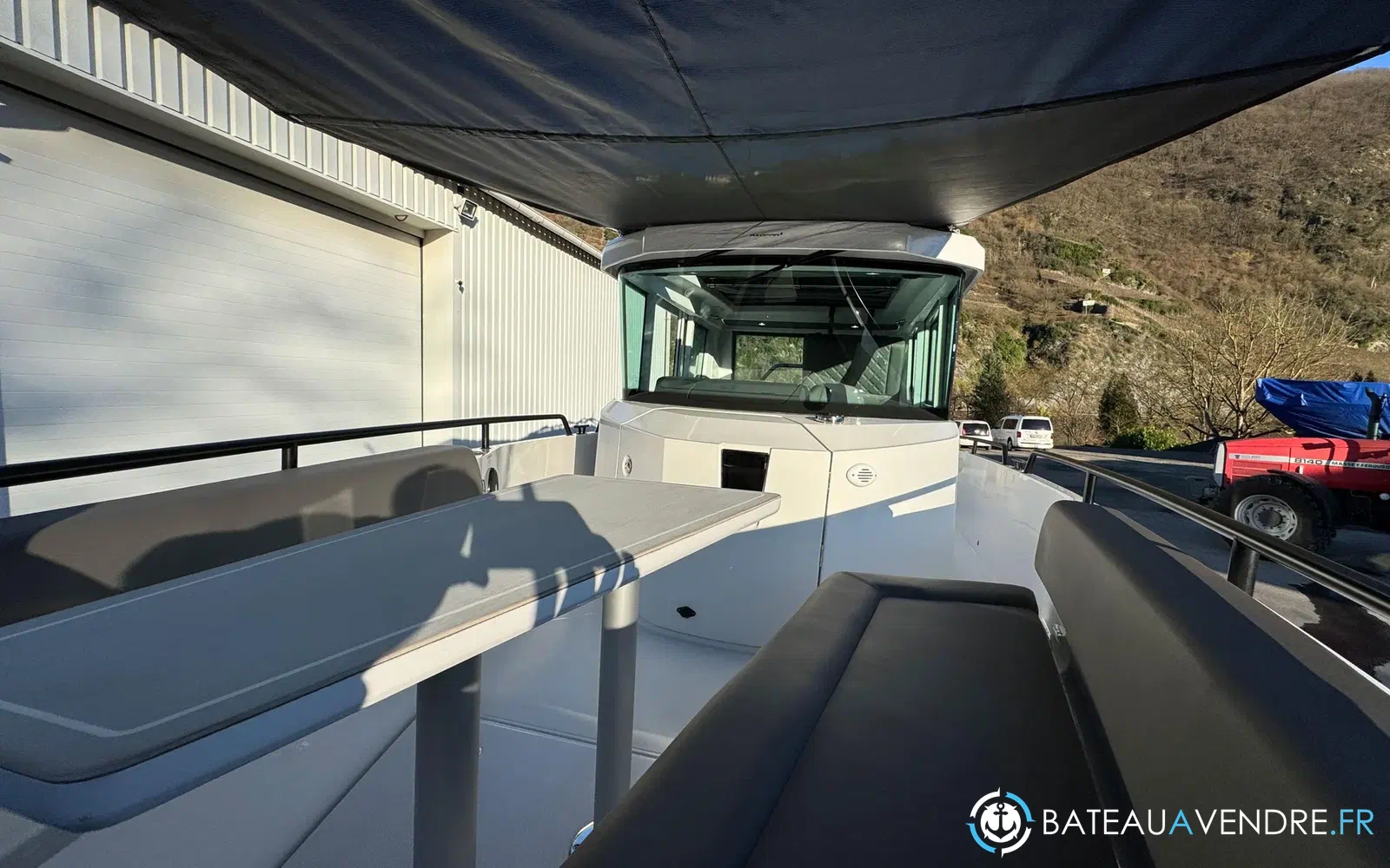 slider 34 Axopar 28 Open