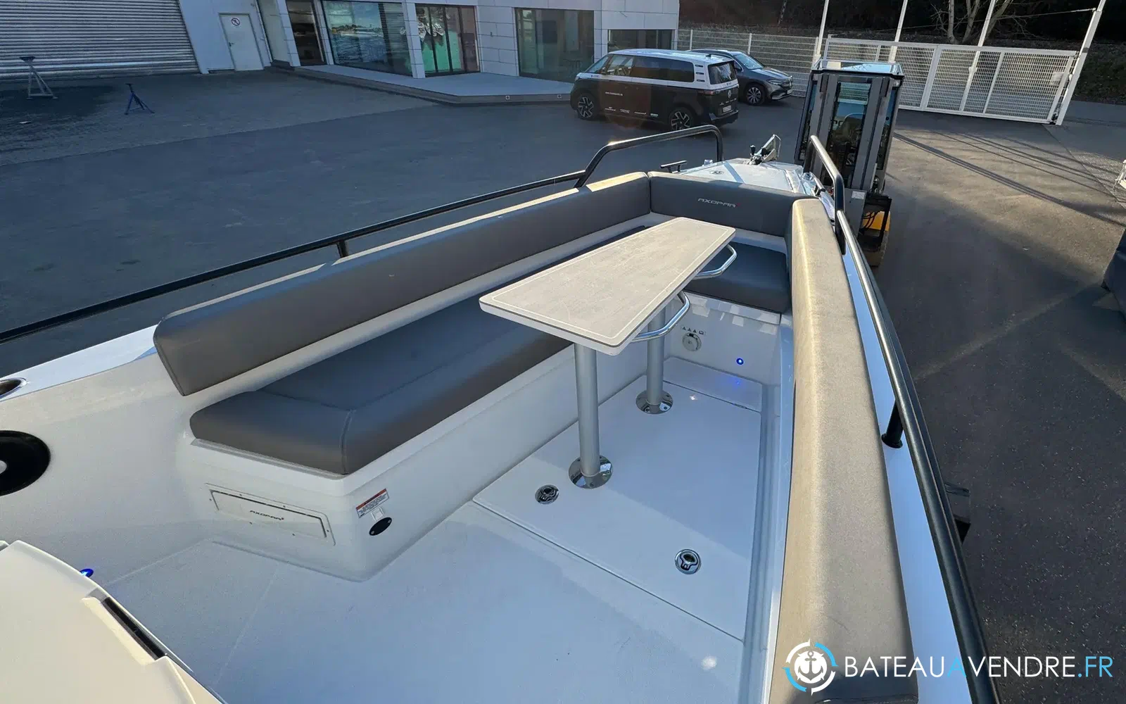 slider 35 Axopar 28 Open