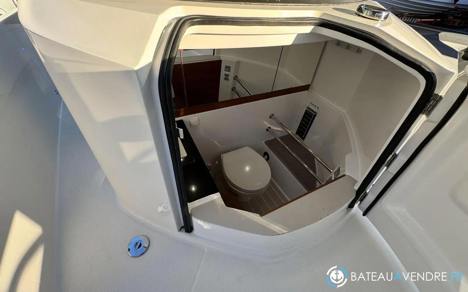 slider 36 Axopar 28 Open