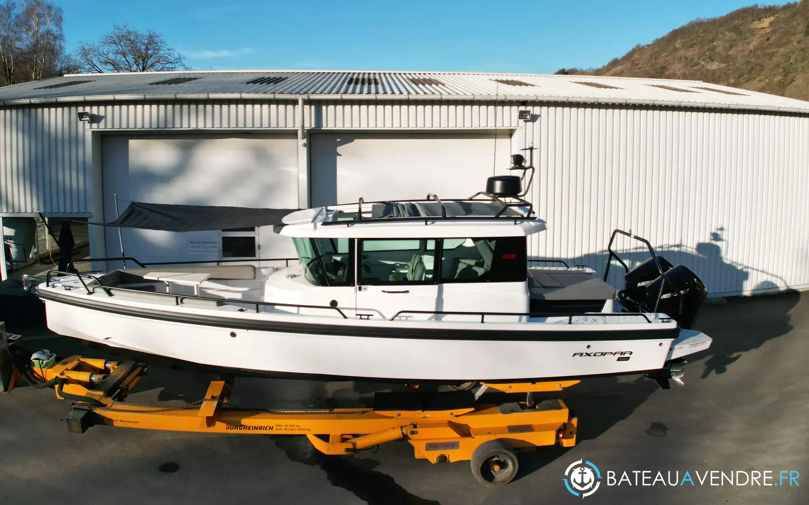 slider 3 Axopar 28 Open