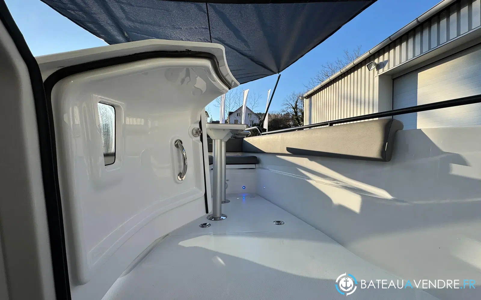 slider 39 Axopar 28 Open