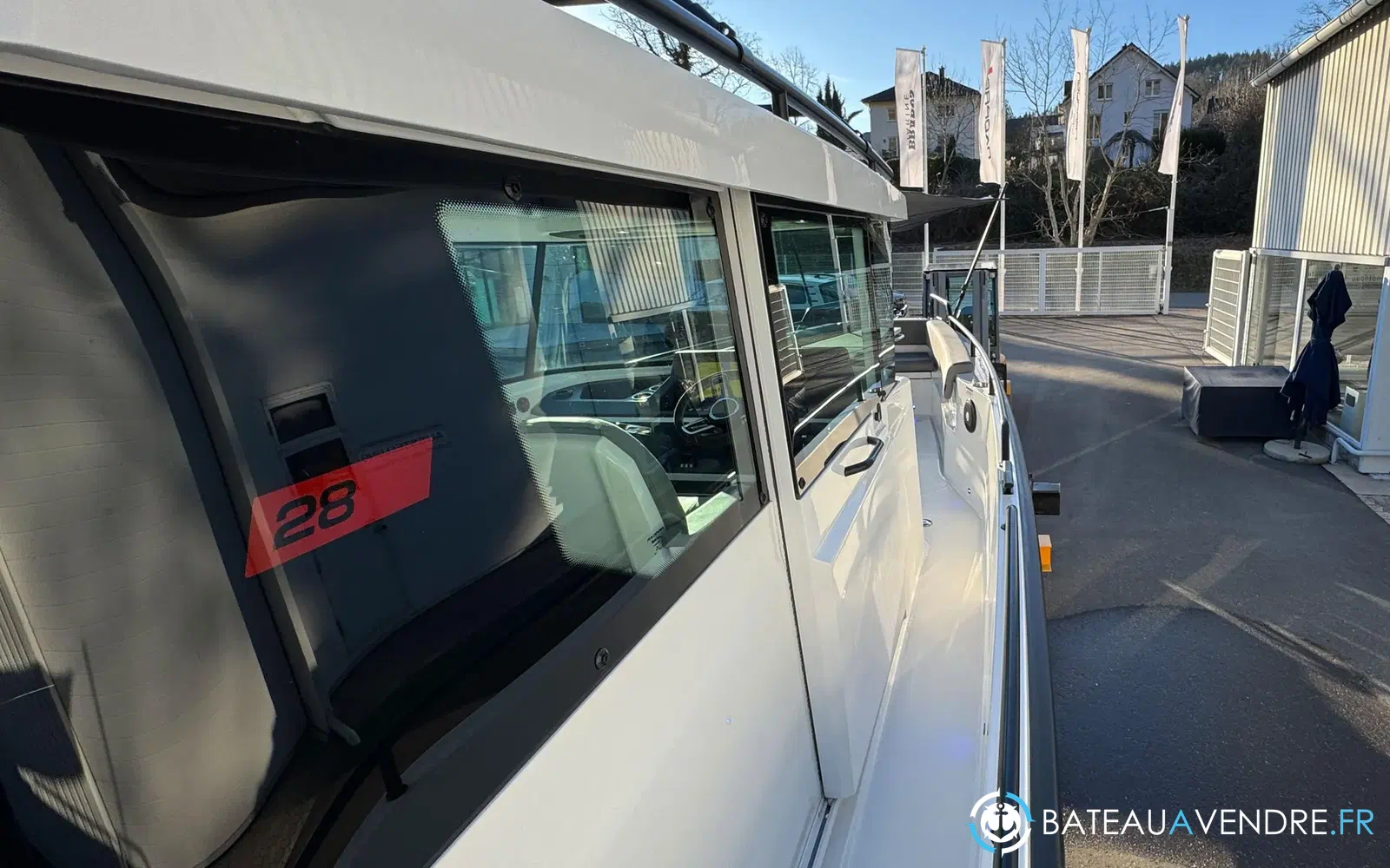 slider 6 Axopar 28 Open