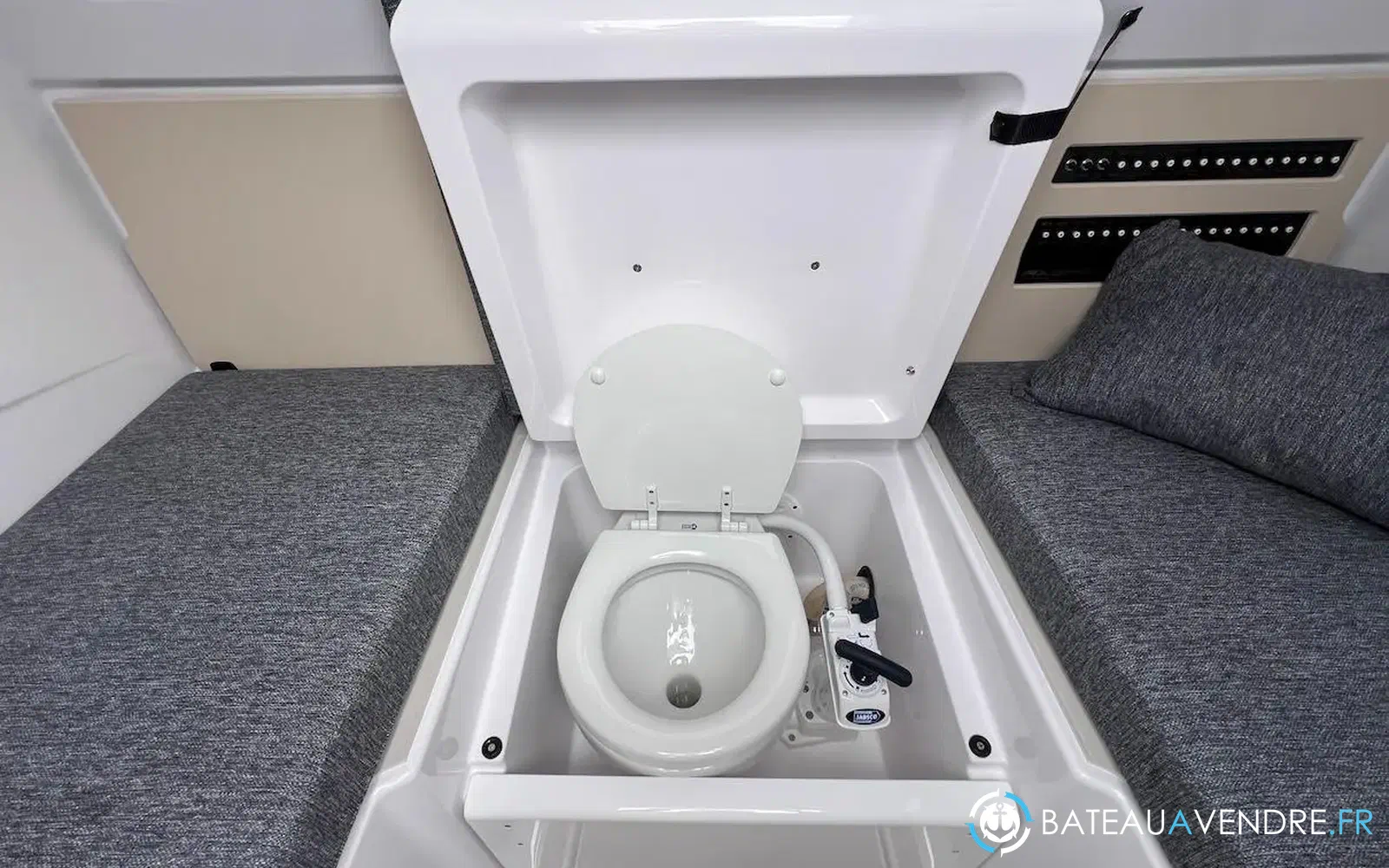 slider 10 Axopar 29 XC CROSS CABIN