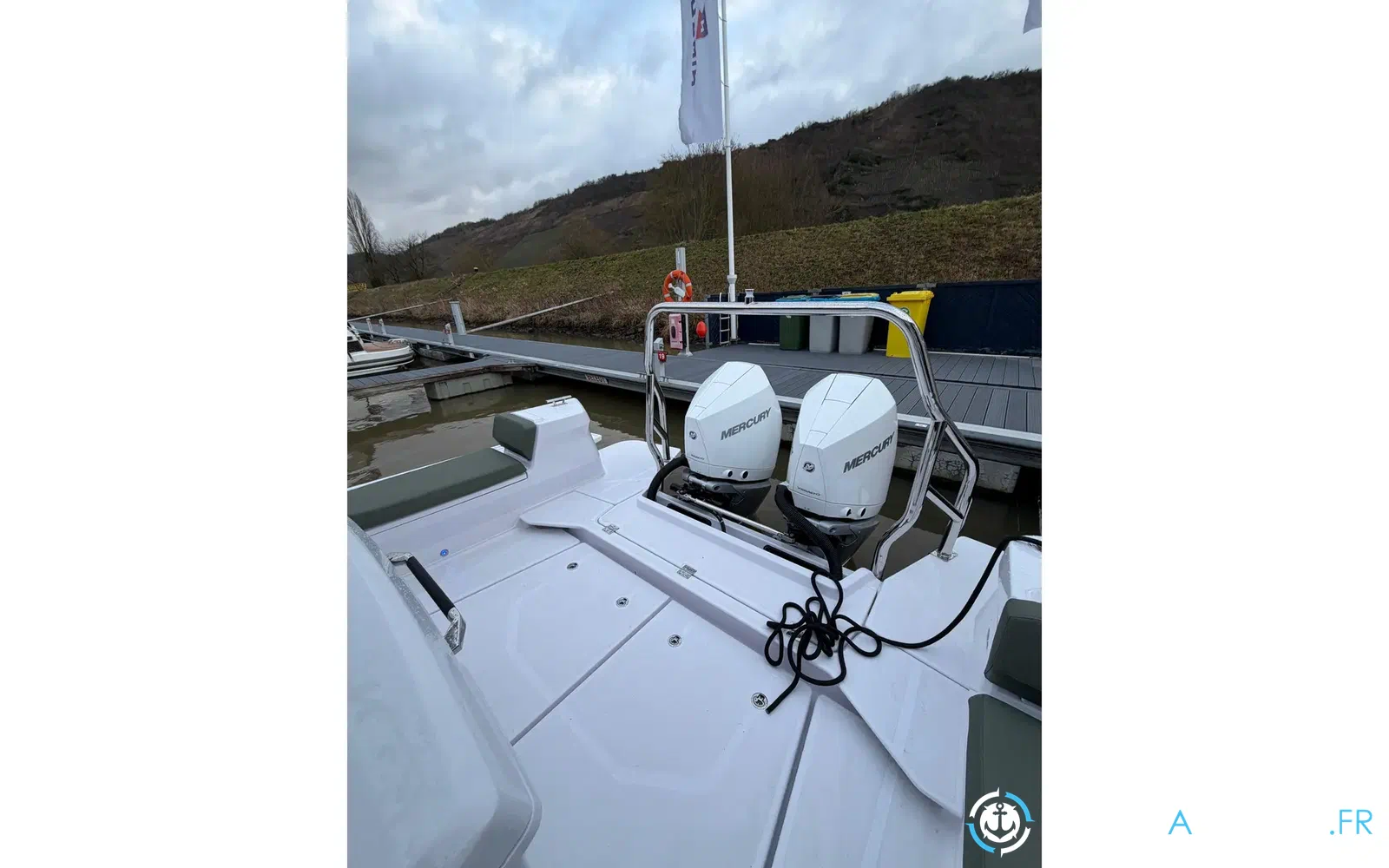 slider 10 Axopar 38 XC Cross Cabin