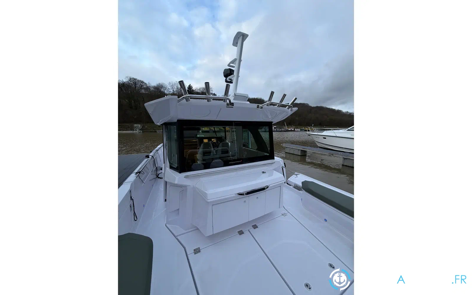 slider 12 Axopar 38 XC Cross Cabin