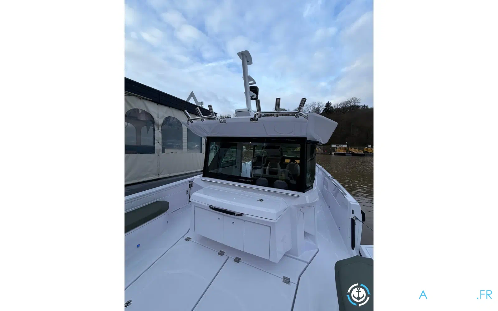 slider 14 Axopar 38 XC Cross Cabin