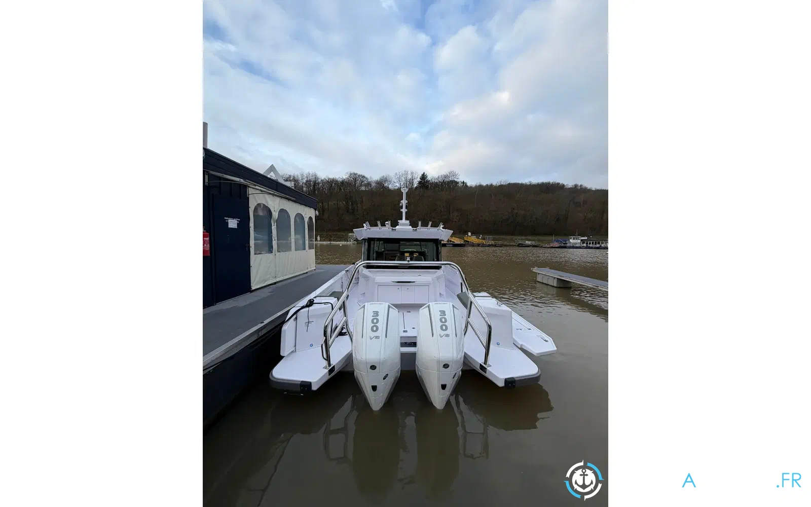 slider 15 Axopar 38 XC Cross Cabin
