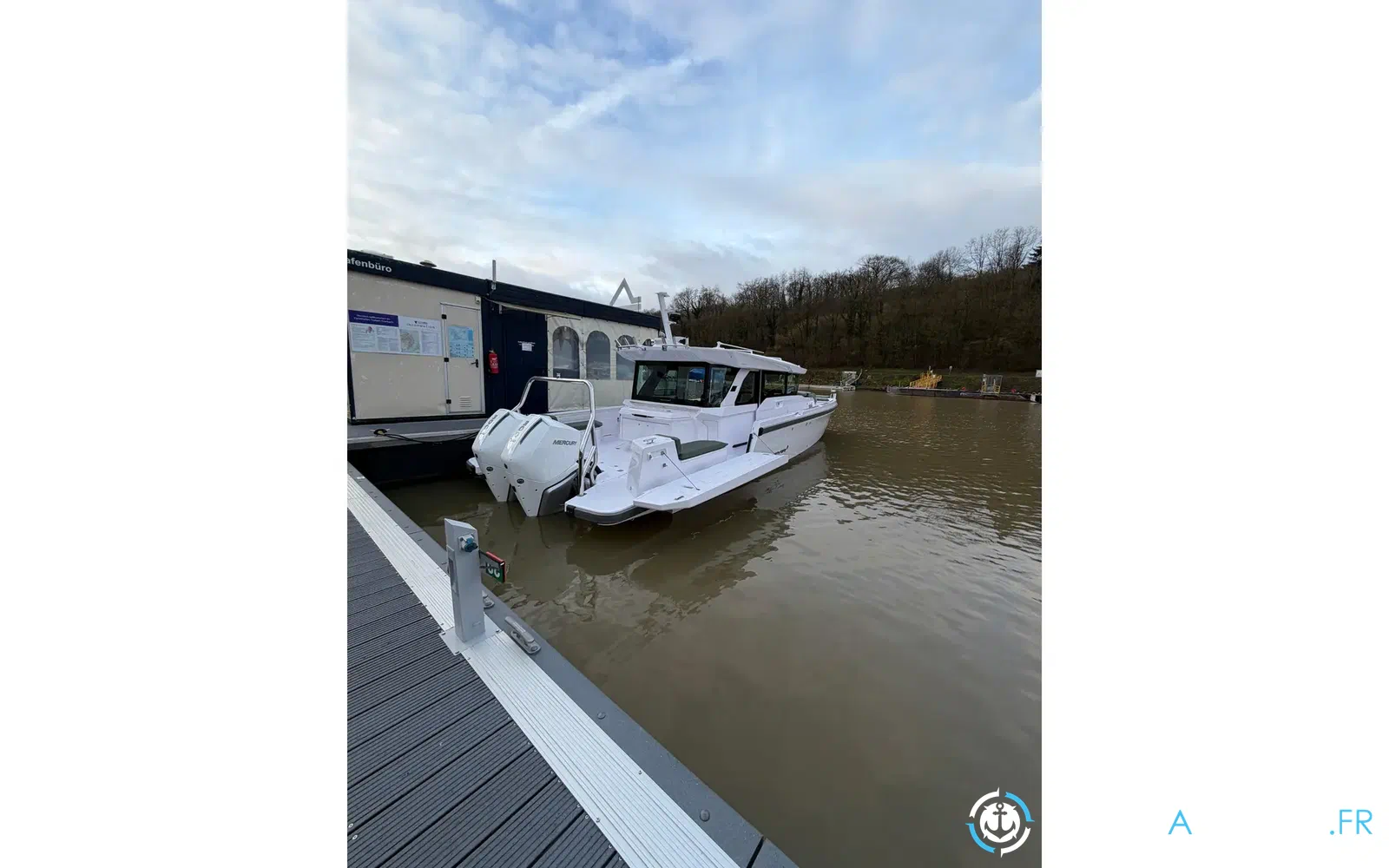 slider 17 Axopar 38 XC Cross Cabin