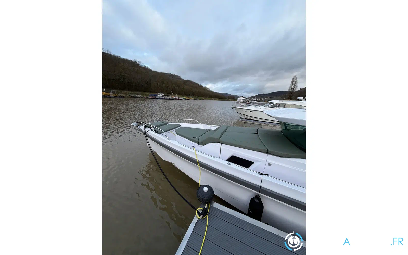 slider 18 Axopar 38 XC Cross Cabin
