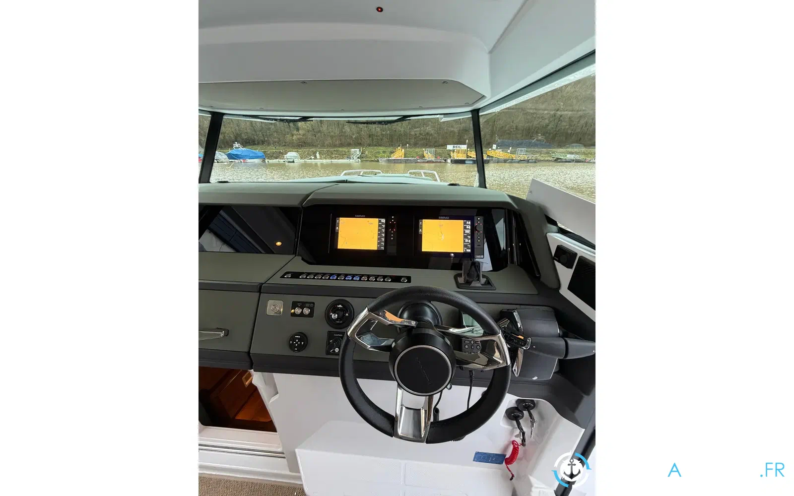 slider 1 Axopar 38 XC Cross Cabin