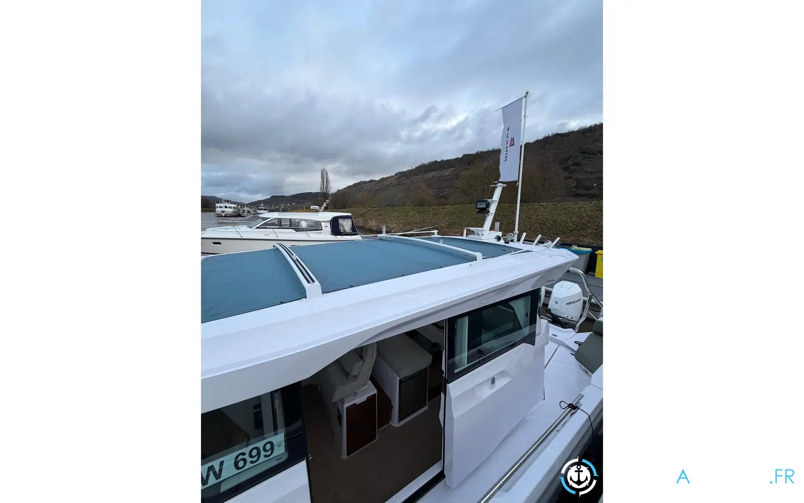 slider 19 Axopar 38 XC Cross Cabin