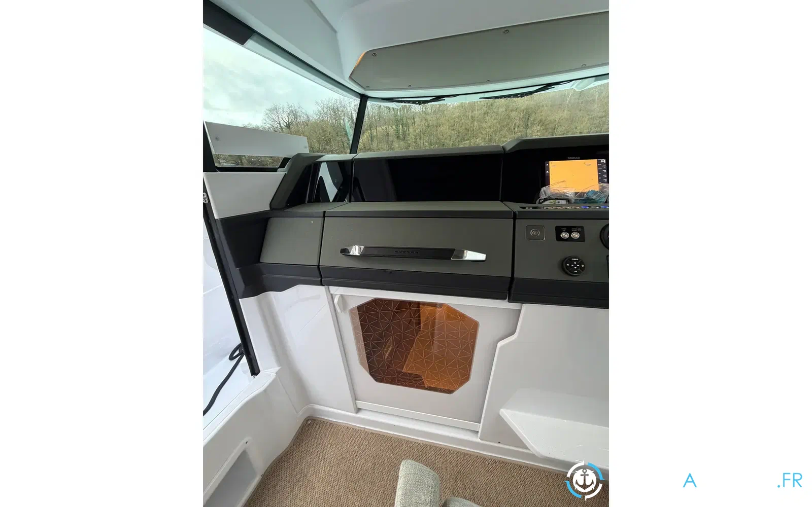 slider 20 Axopar 38 XC Cross Cabin