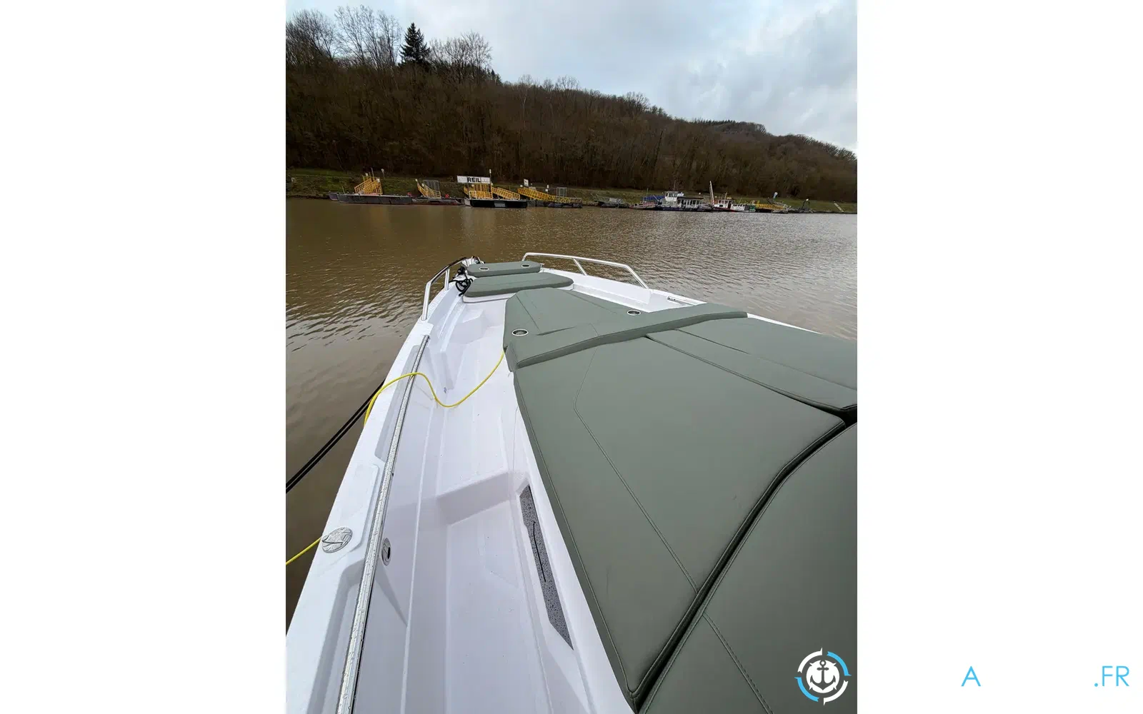 slider 21 Axopar 38 XC Cross Cabin