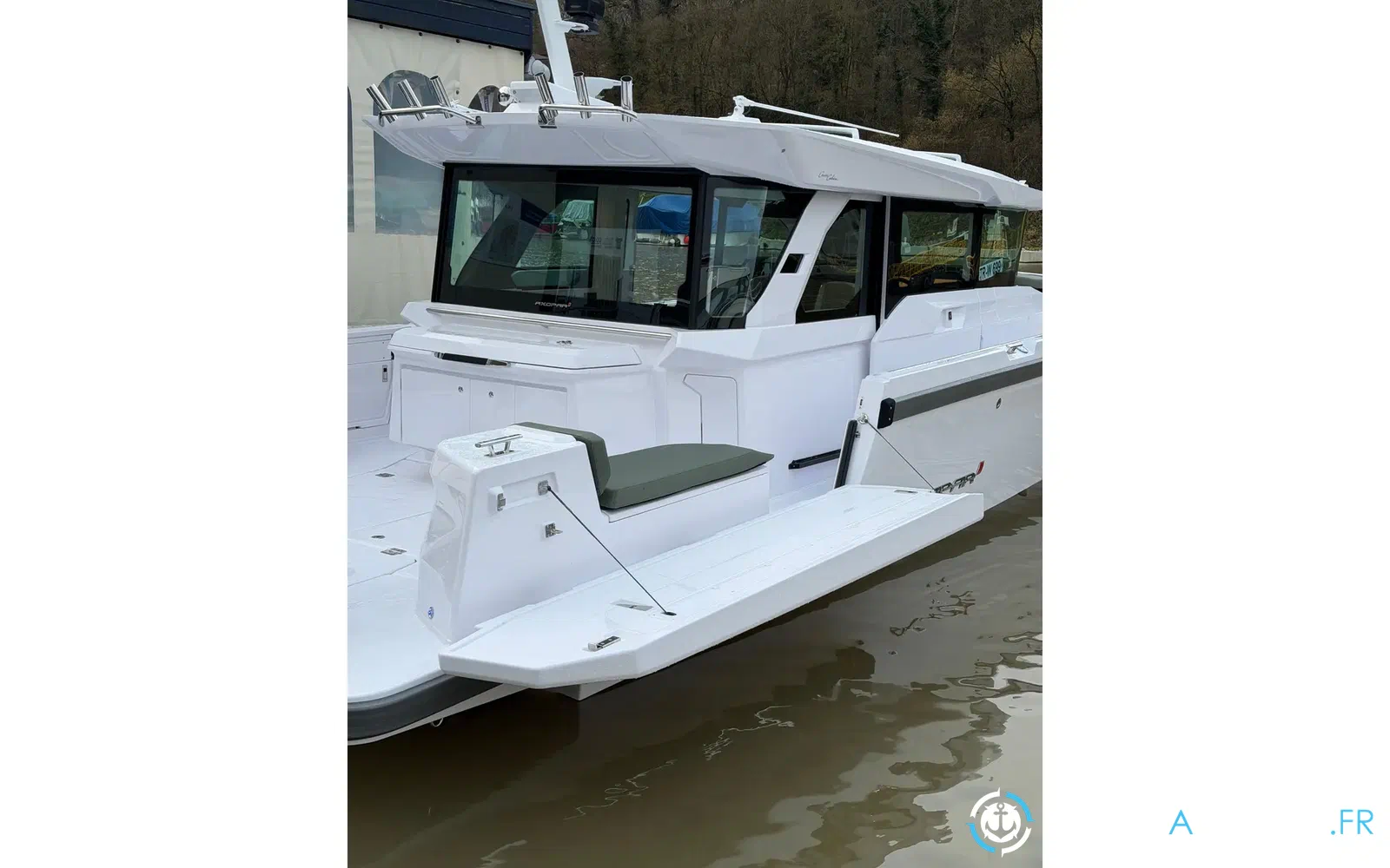 slider 2 Axopar 38 XC Cross Cabin