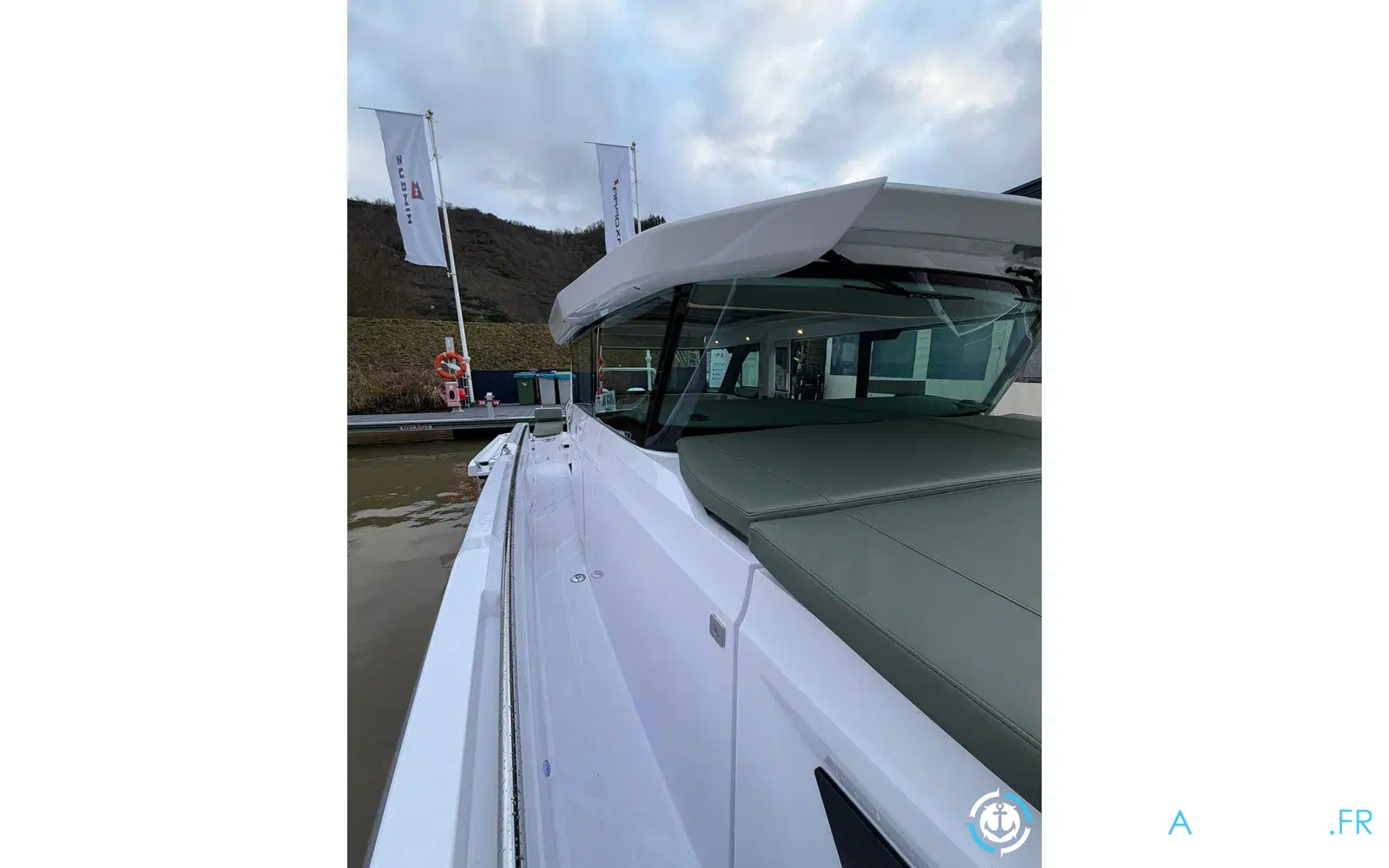 slider 3 Axopar 38 XC Cross Cabin