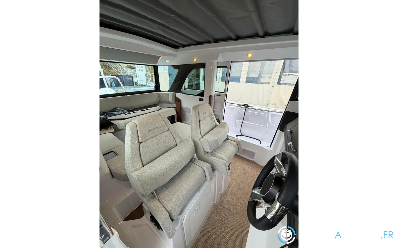 slider 4 Axopar 38 XC Cross Cabin
