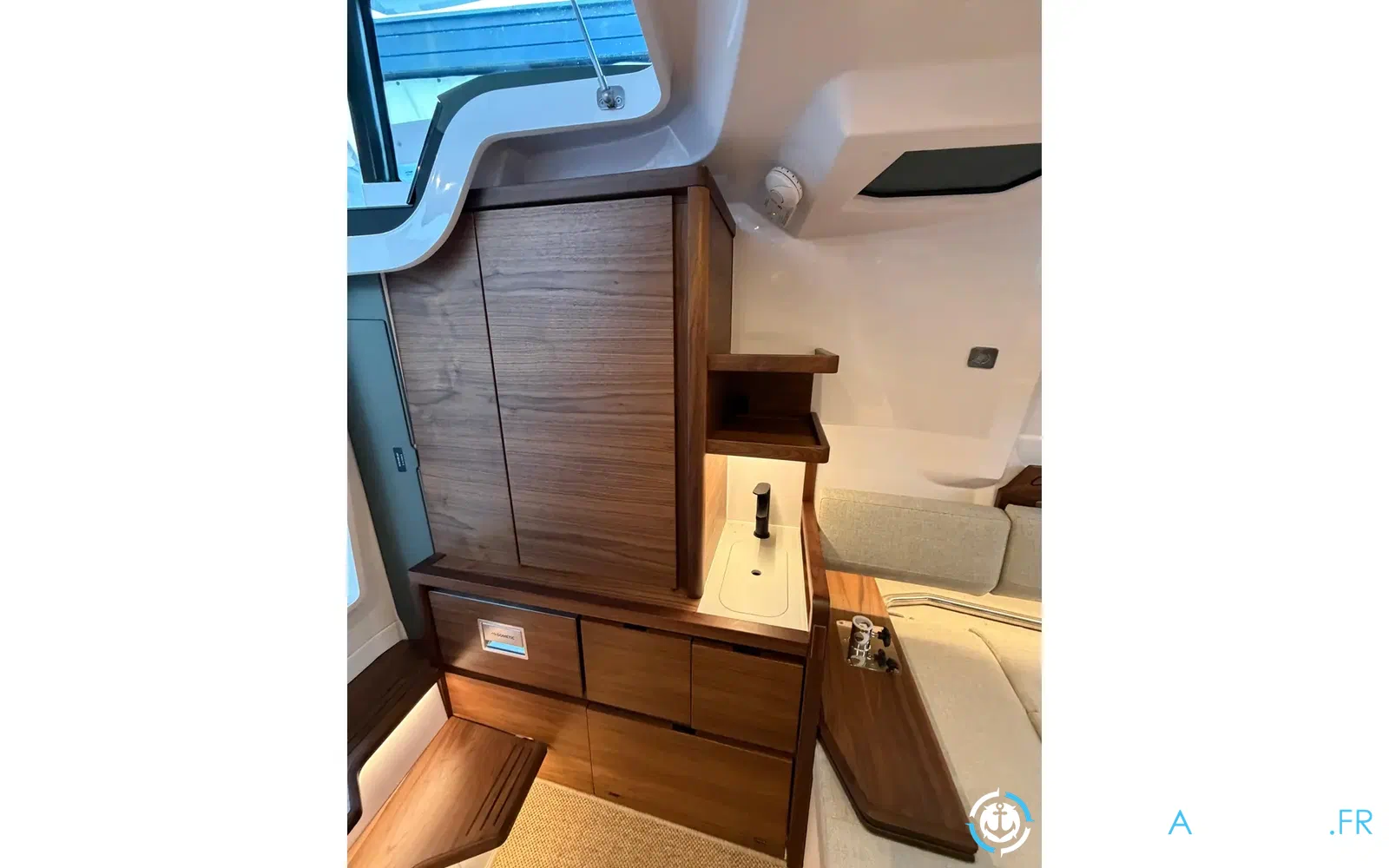 slider 6 Axopar 38 XC Cross Cabin