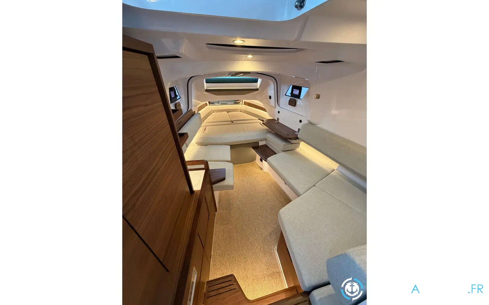 slider 7 Axopar 38 XC Cross Cabin