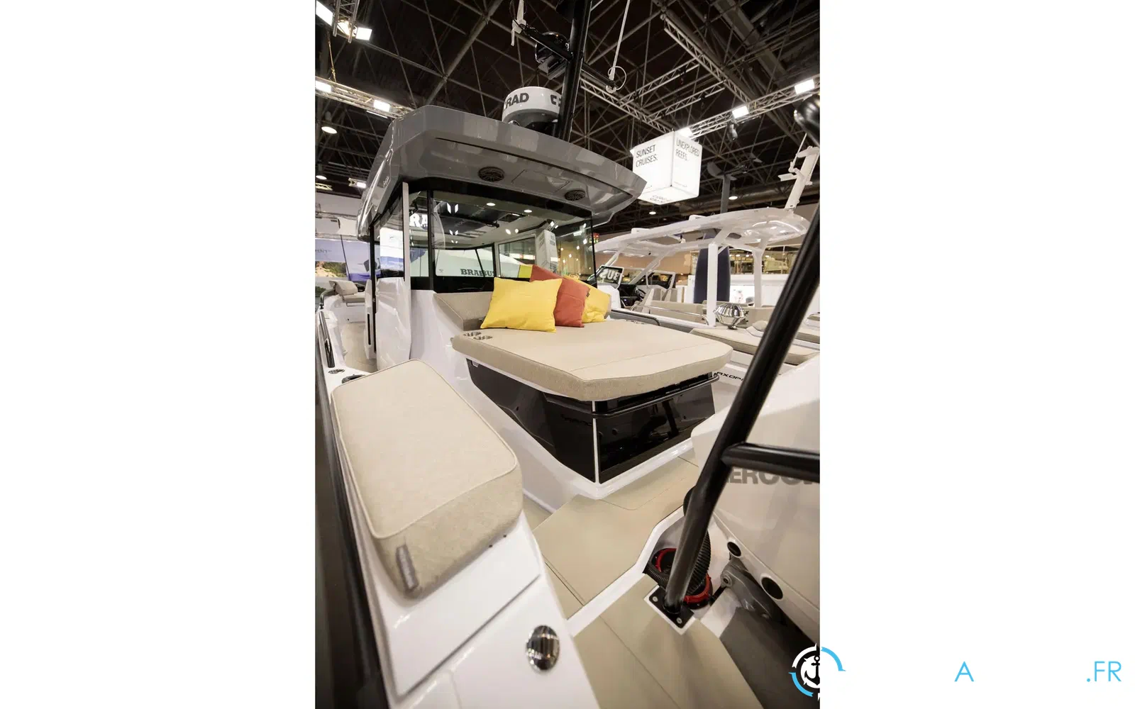 slider 10 Axopar 29 XC CROSS CABIN