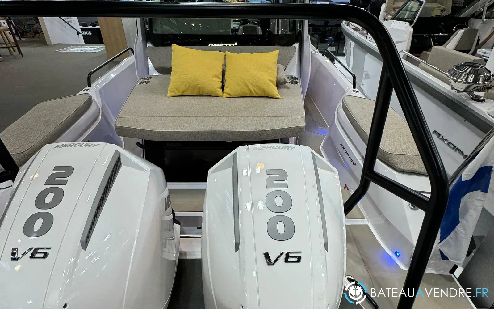 slider 5 Axopar 29 XC CROSS CABIN