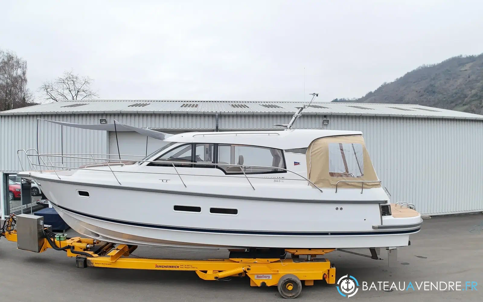 slider 0 Nimbus 365 Coupe