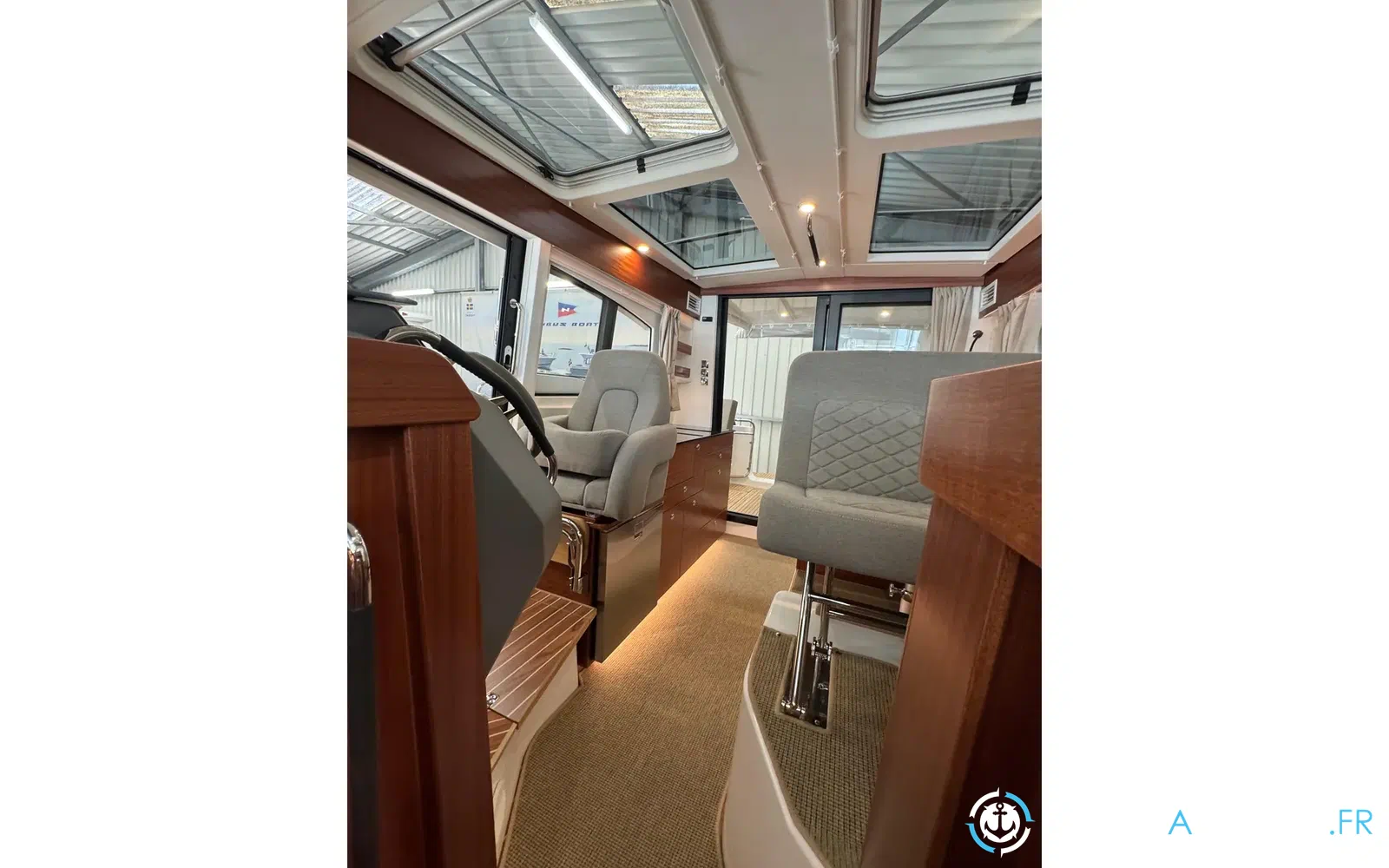 slider 21 Nimbus 305 Coupe