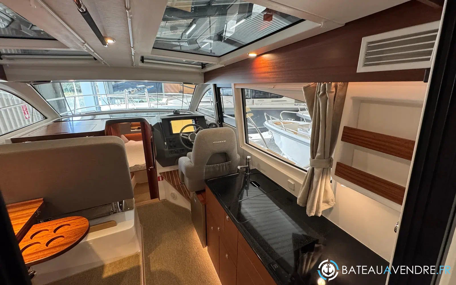 slider 24 Nimbus 305 Coupe