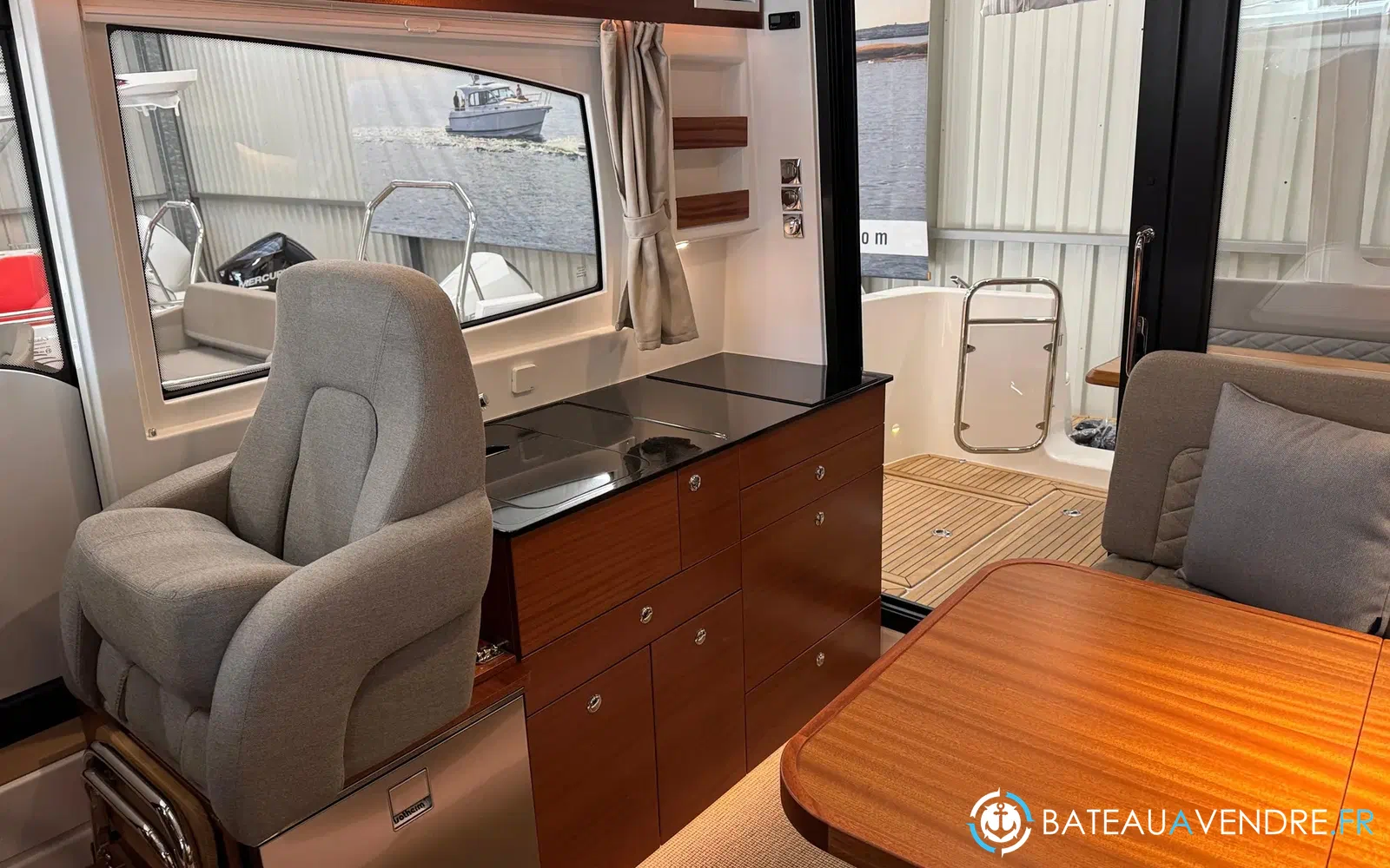 slider 26 Nimbus 305 Coupe