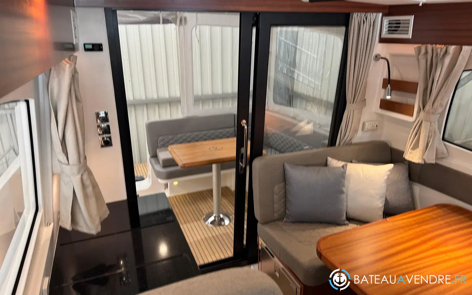 slider 27 Nimbus 305 Coupe