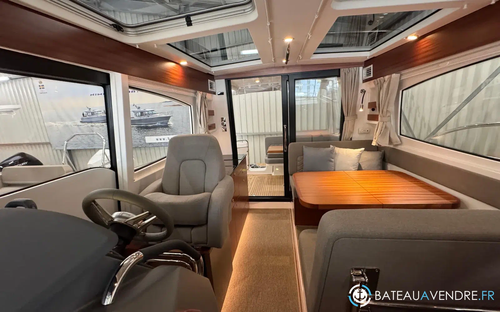 slider 32 Nimbus 305 Coupe