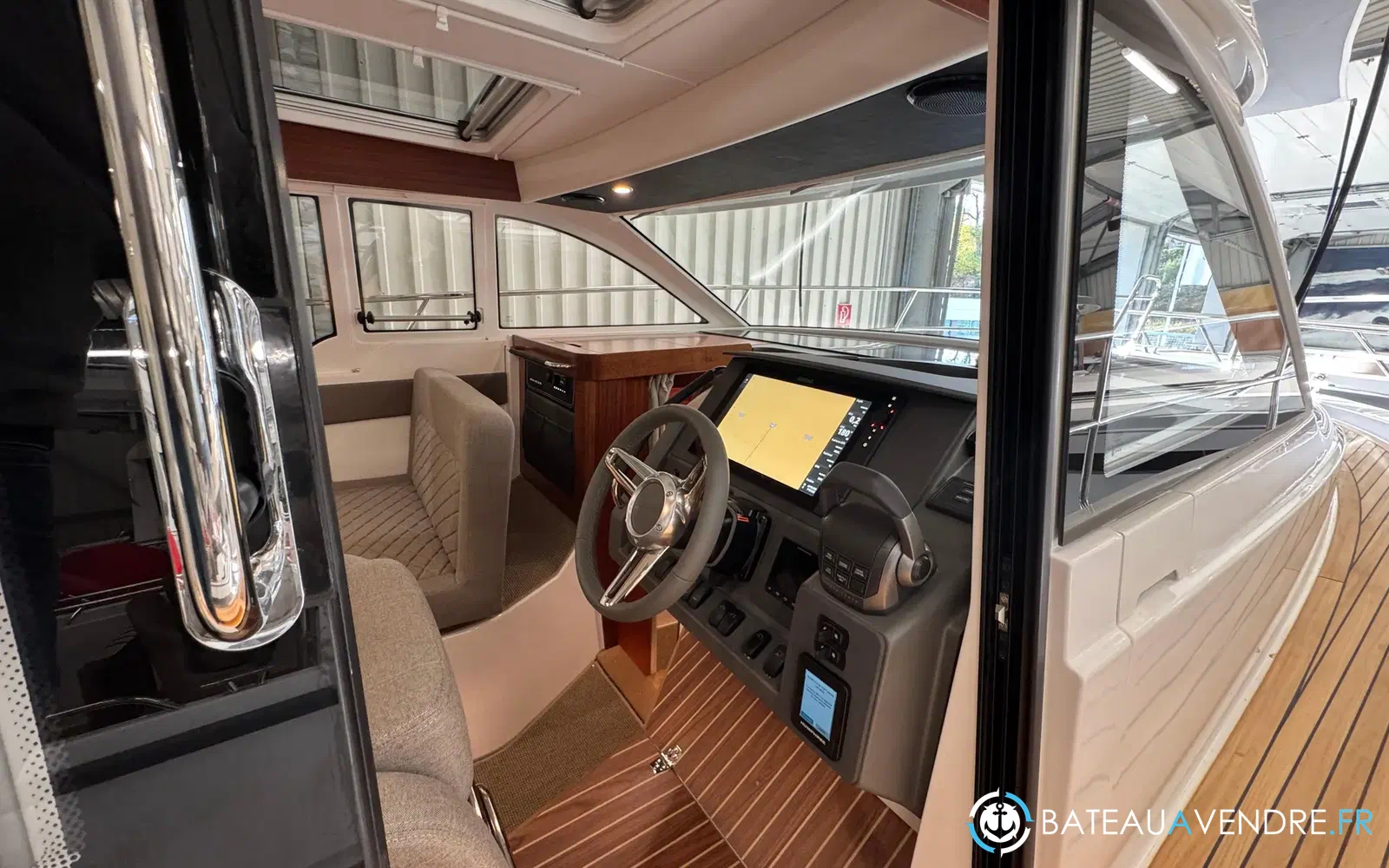 slider 34 Nimbus 305 Coupe
