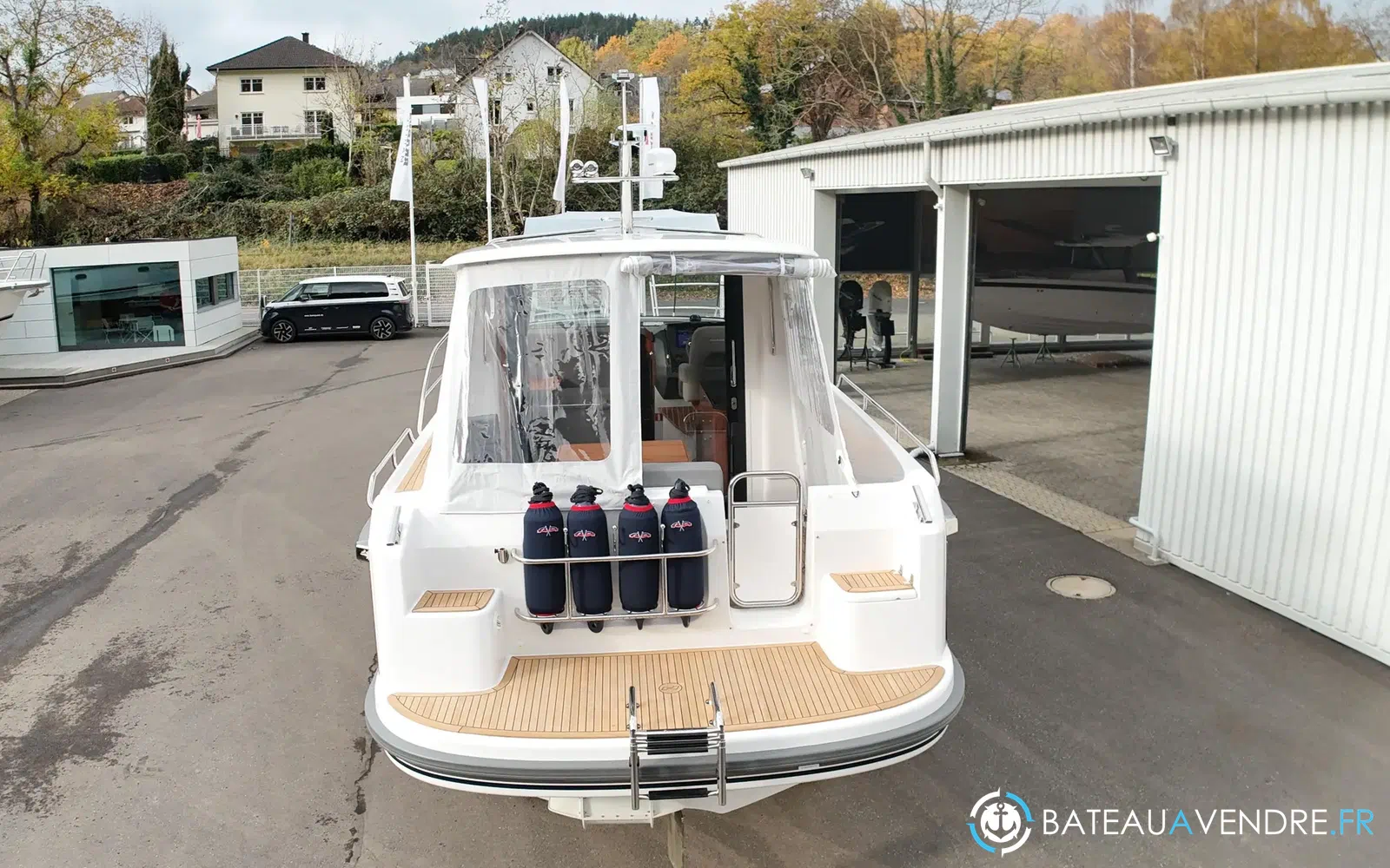 slider 36 Nimbus 305 Coupe