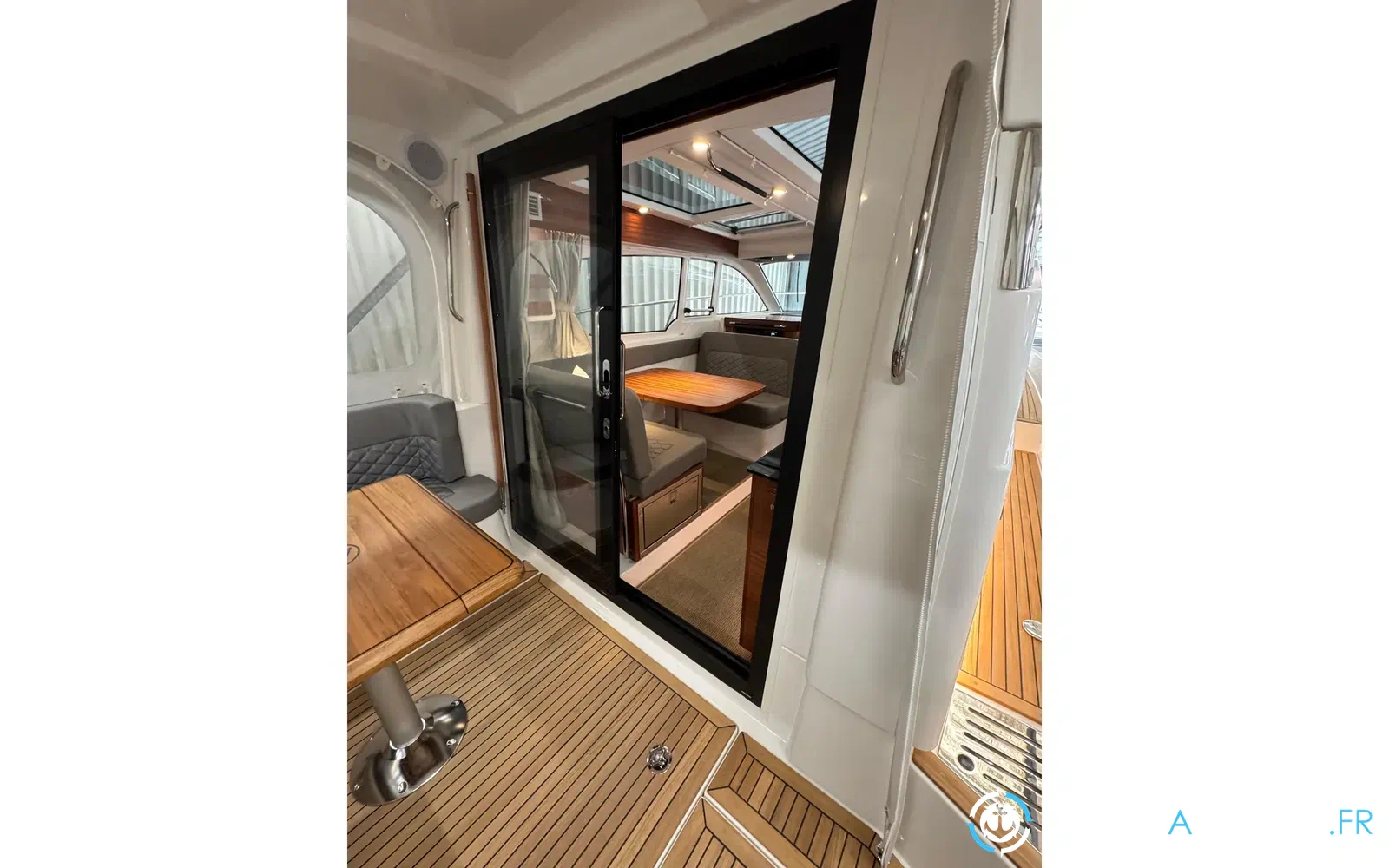 slider 6 Nimbus 305 Coupe