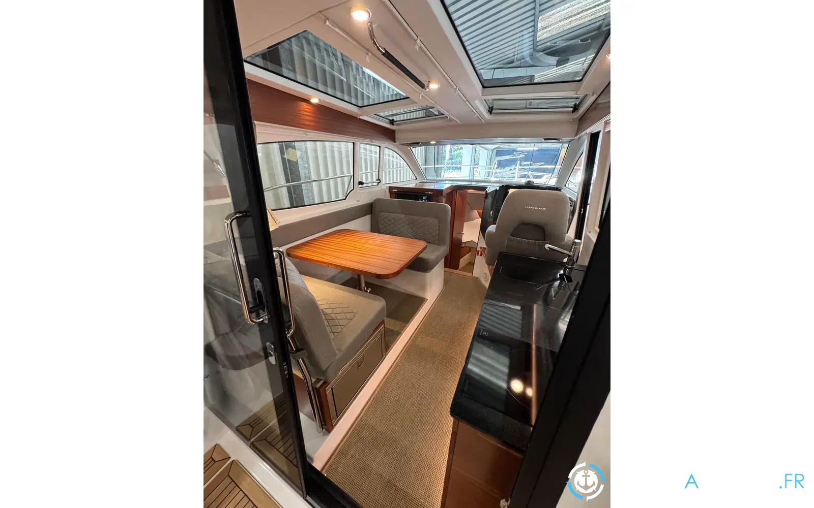 slider 8 Nimbus 305 Coupe