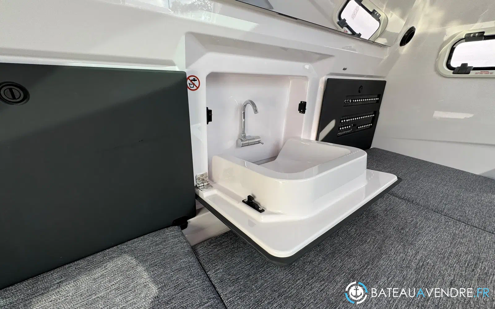 slider 9 Axopar 29 XC CROSS CABIN