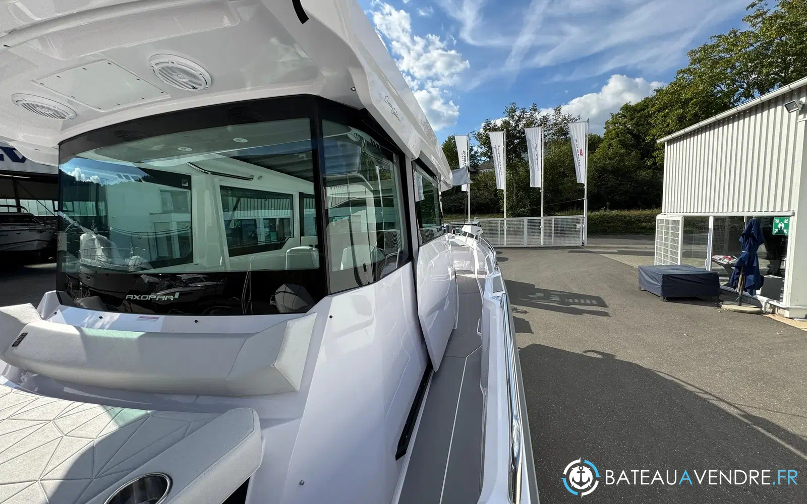 slider 3 Axopar 29 XC CROSS CABIN