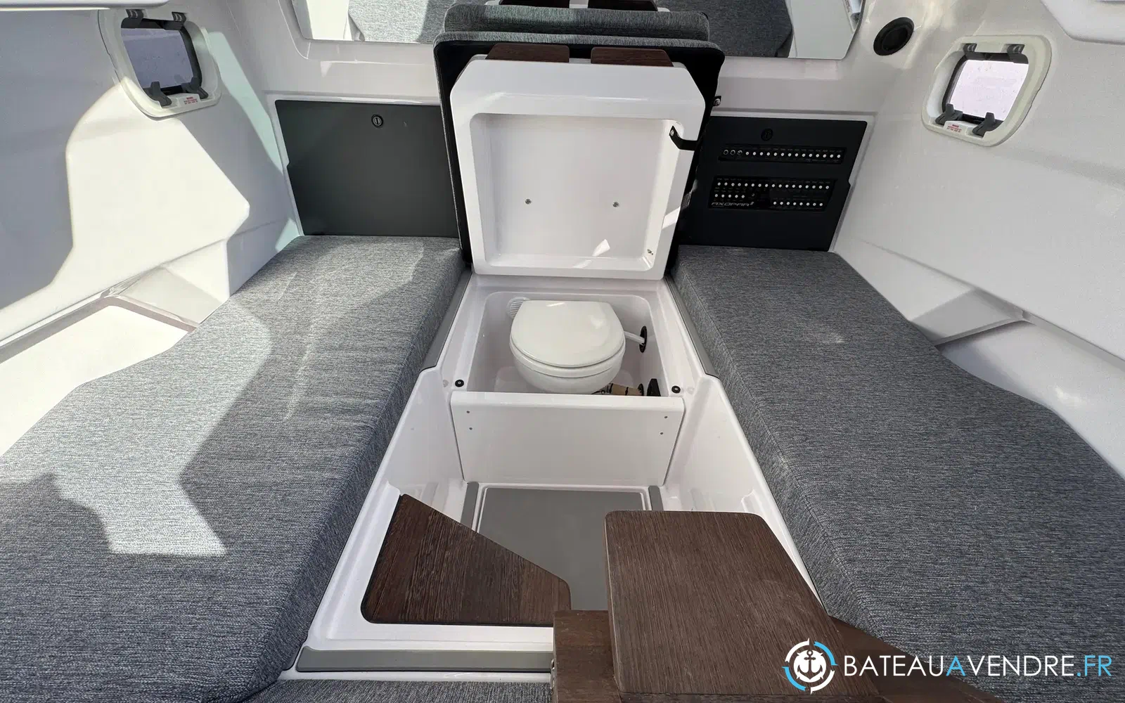 slider 8 Axopar 29 XC CROSS CABIN