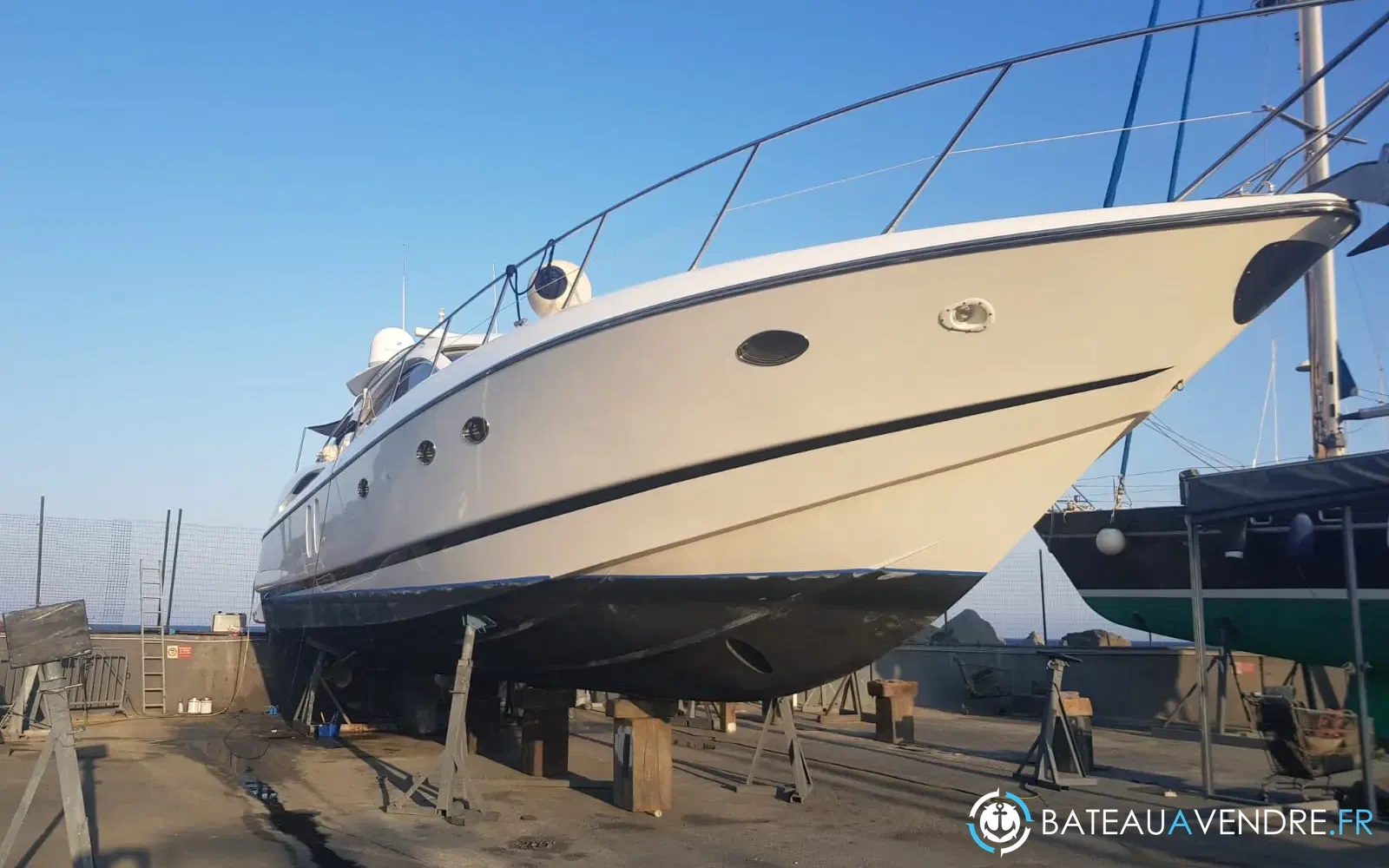 slider 9 Sunseeker Predator 61