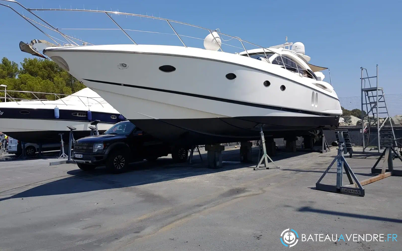 slider 2 Sunseeker Predator 61