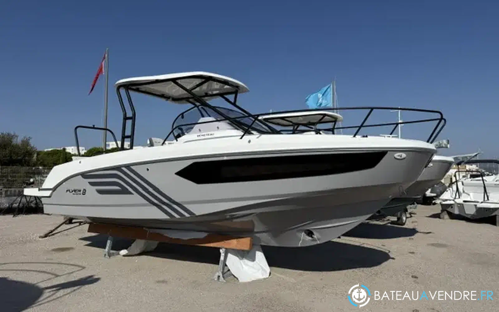 slider 1 Beneteau Flyer 8 SUNdeck V2