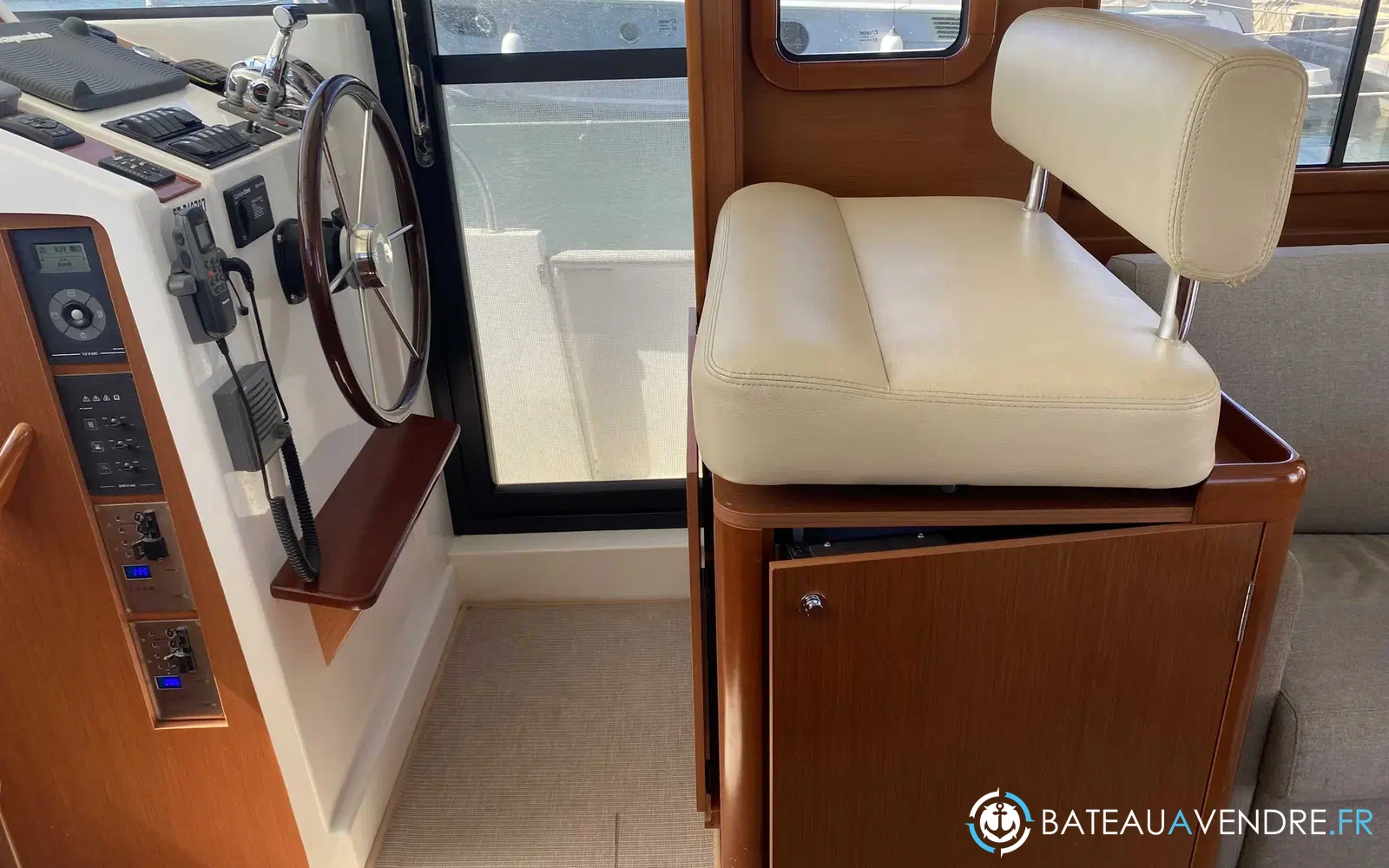 slider 9 Beneteau Swift Trawler 34 Fly