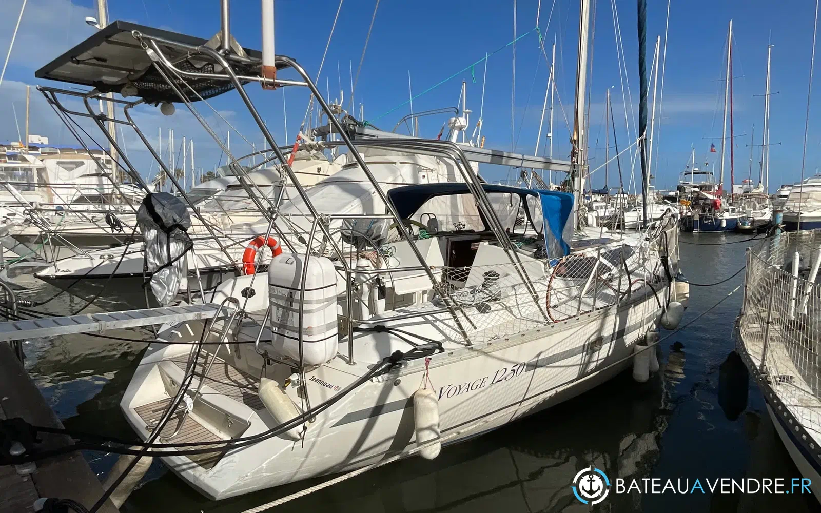 slider 0 Jeanneau Voyage 12.50