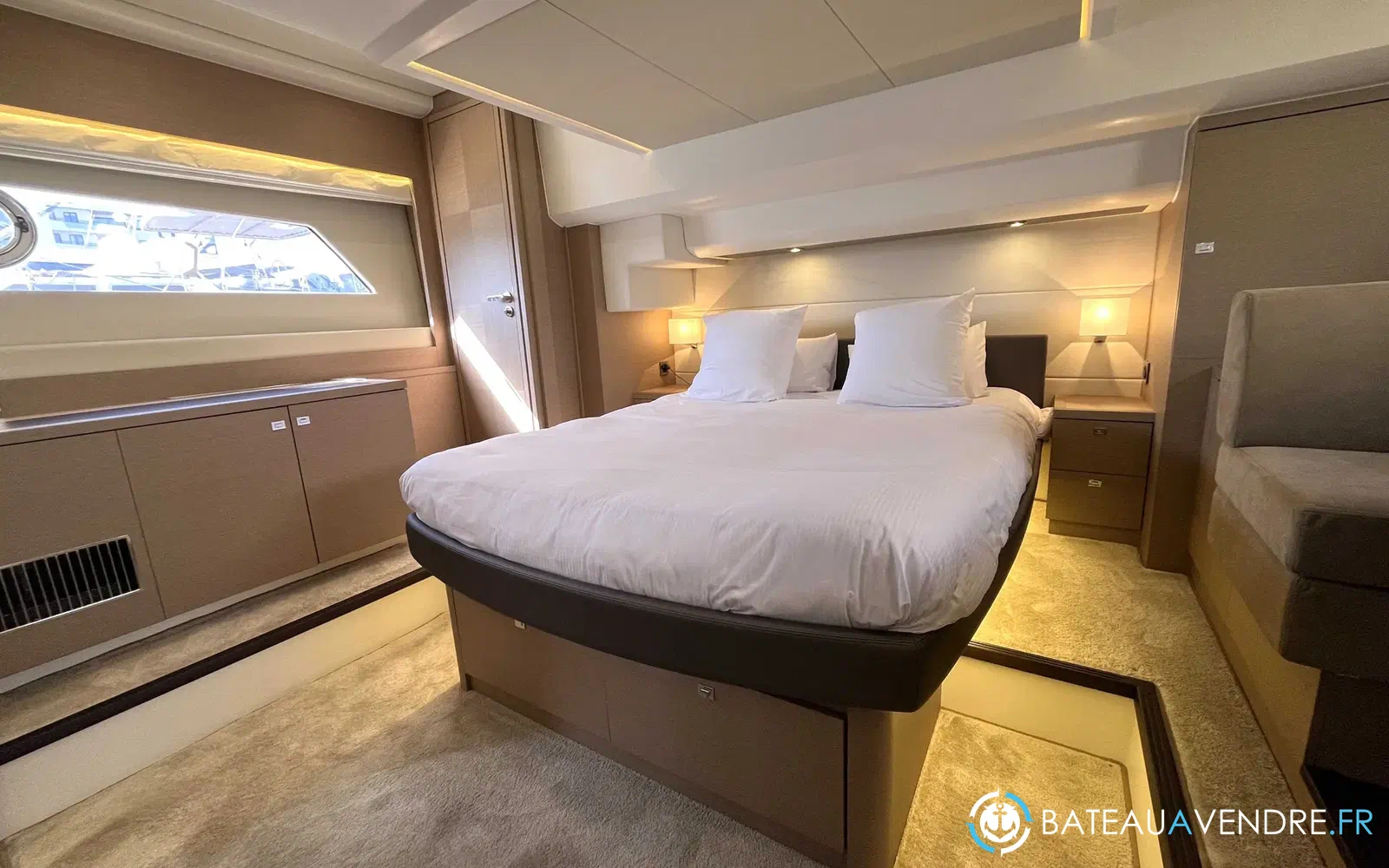 slider 19 Prestige Yachts 560 S