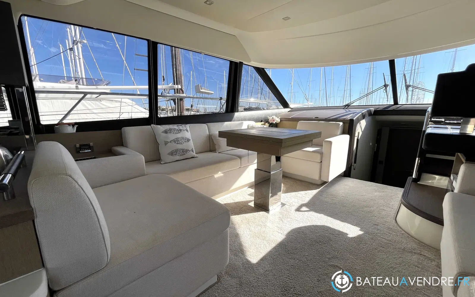 slider 3 Prestige Yachts 560 S