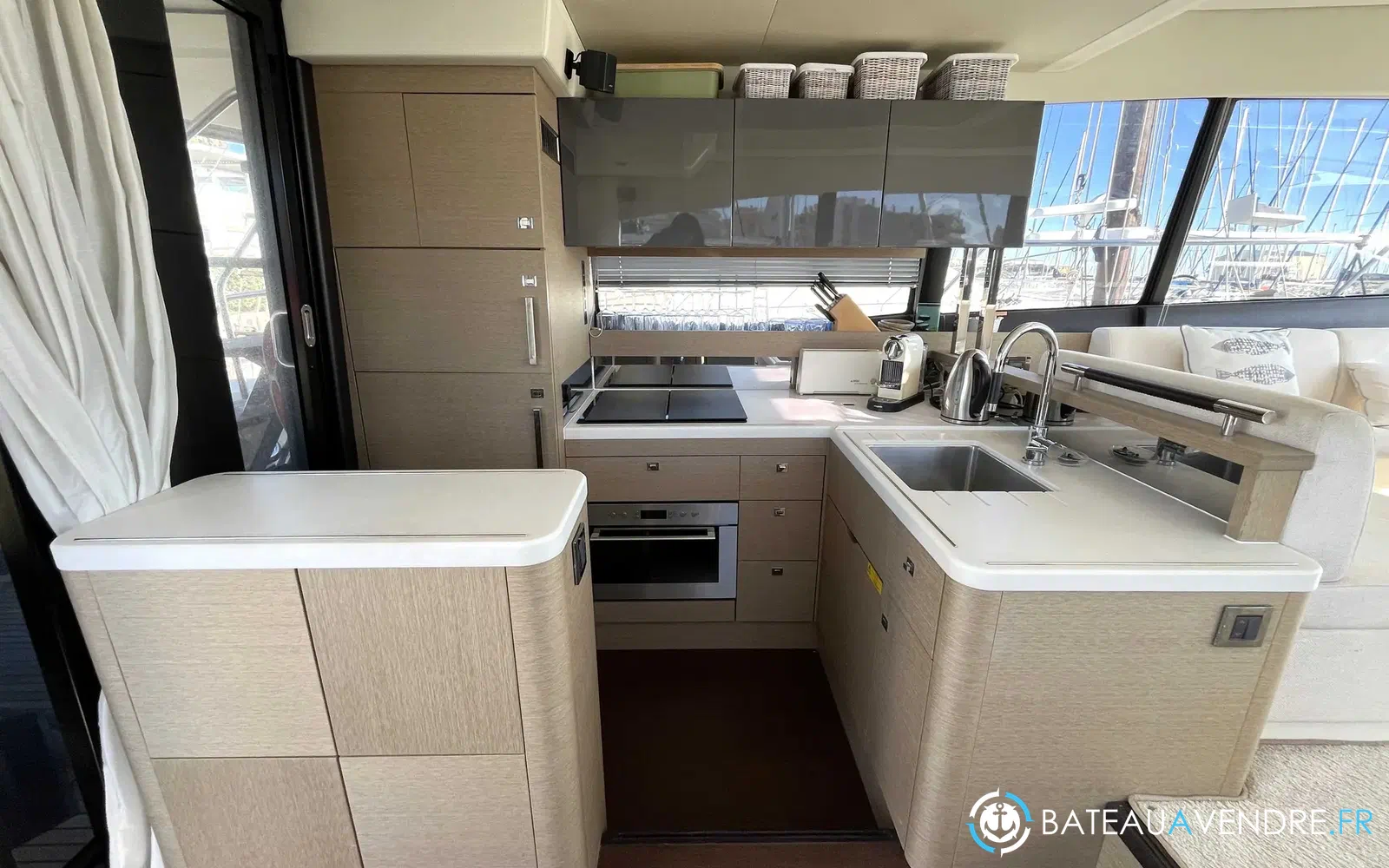 slider 5 Prestige Yachts 560 S