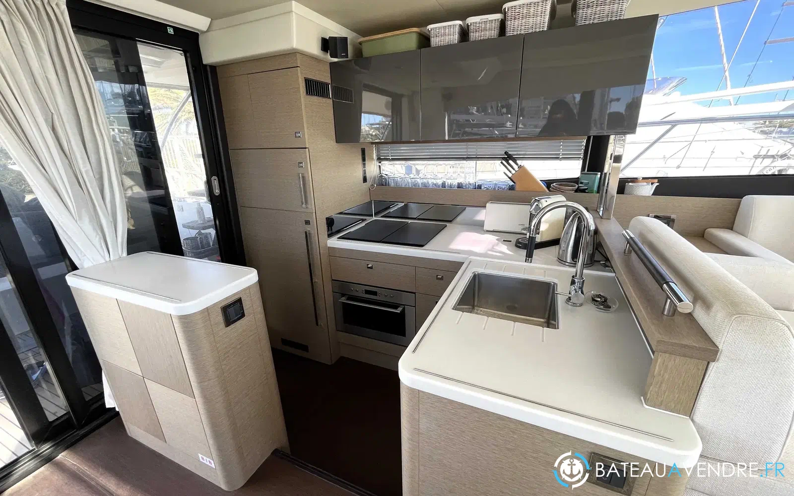 slider 6 Prestige Yachts 560 S