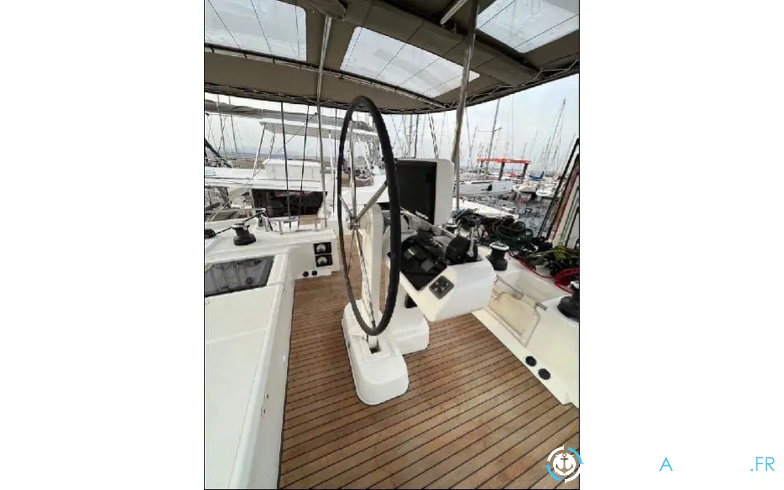 slider 18 Lagoon 52 F